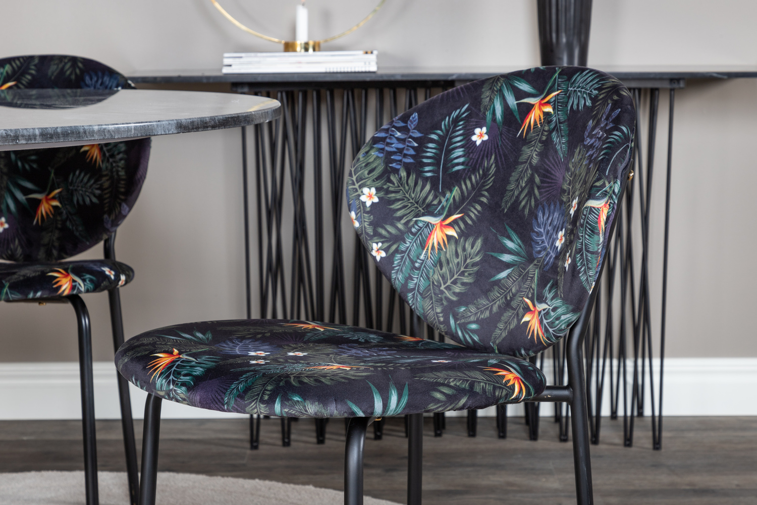 Set de mese Dallas 1209 (Model floral + Negru)