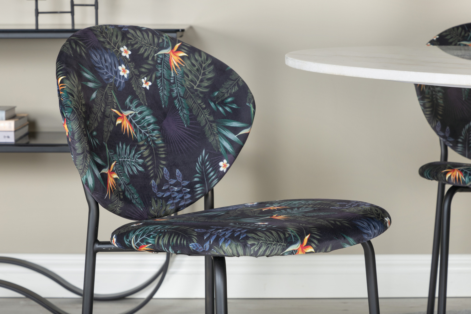Set de mese Dallas 1298 (Model floral + Negru)