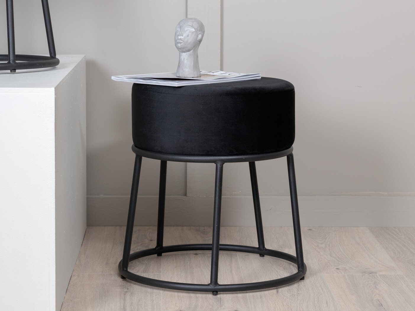 Taburet tapițat Dallas 2951 (Negru)